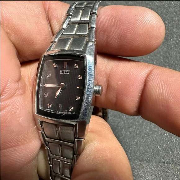 citizen Eco Drive Ladies Cocktail Watch Silvertone Diamond Dial B023-S058112 - Picture 2 of 11